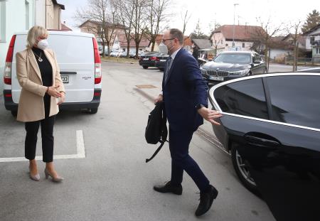 VLADA NA OBISKU V CERKNICI 024 FOTO LJUBO VUKELIČ